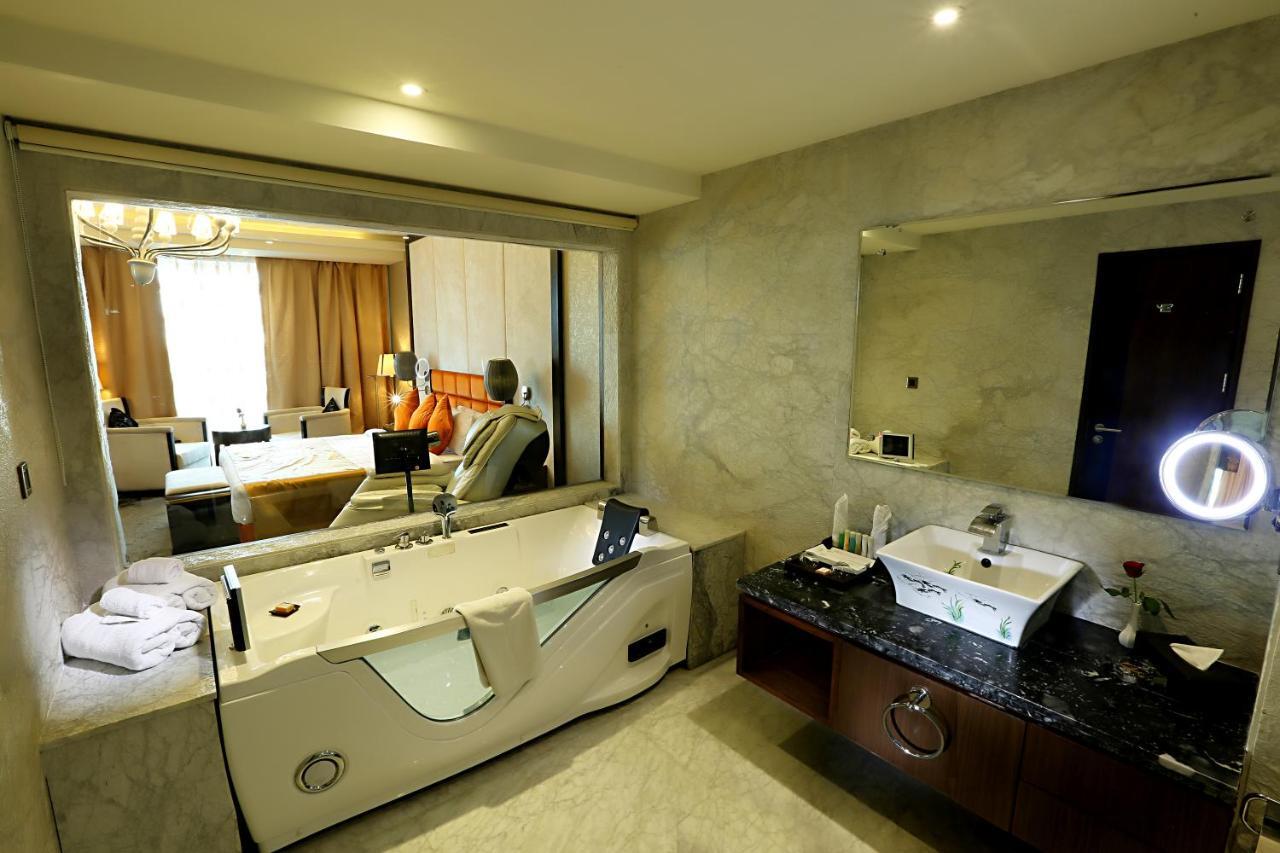 The Panache Hotell Patna  Exteriör bild